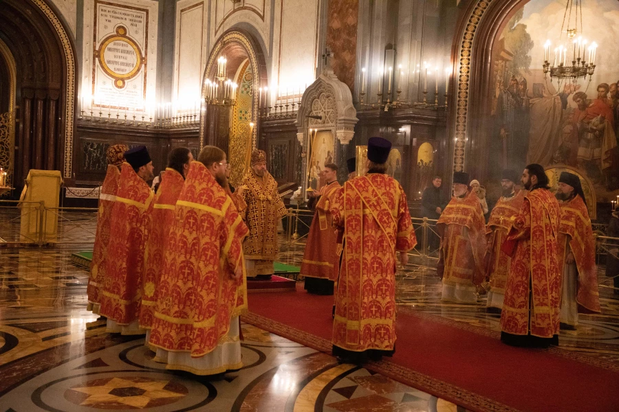 Праздничная литургия в Покровском соборе Барнаула