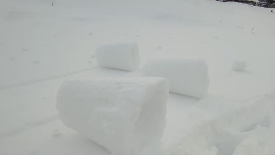 Снежные рулетики. Уникальное природное явление заметили на Алтае 