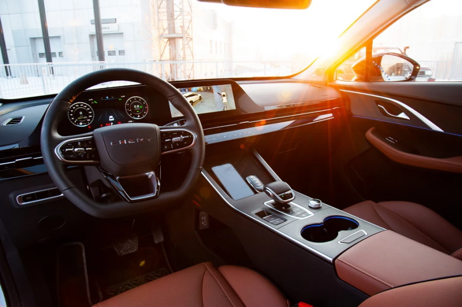 Интерьер кроссовера OMODA C 5.
