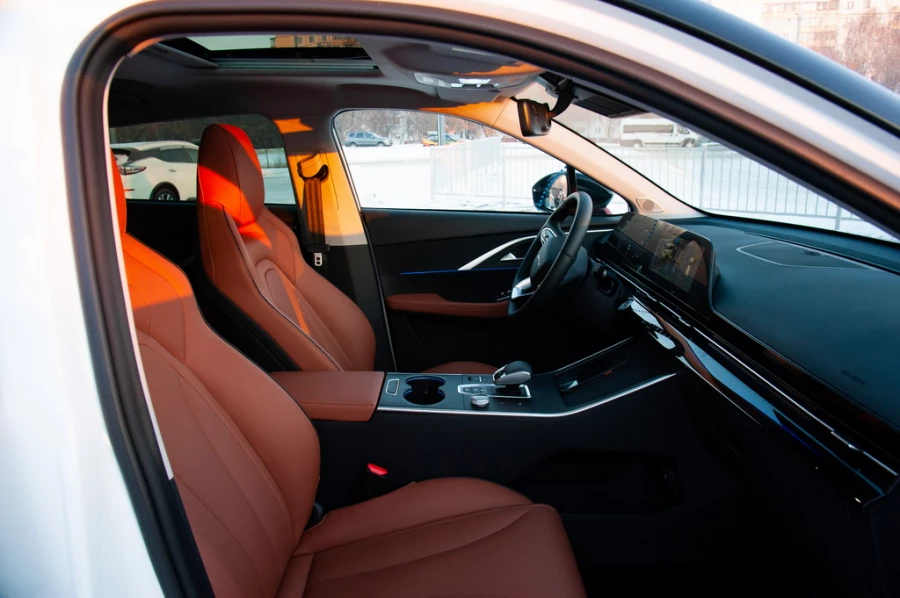 Интерьер кроссовера OMODA C 5.
