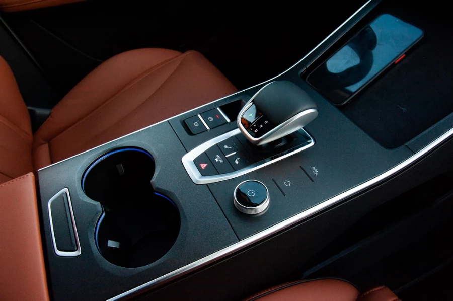 Интерьер кроссовера OMODA C 5.
