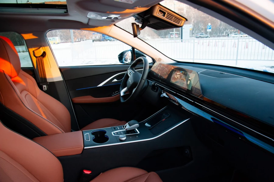 Интерьер кроссовера OMODA C 5.
