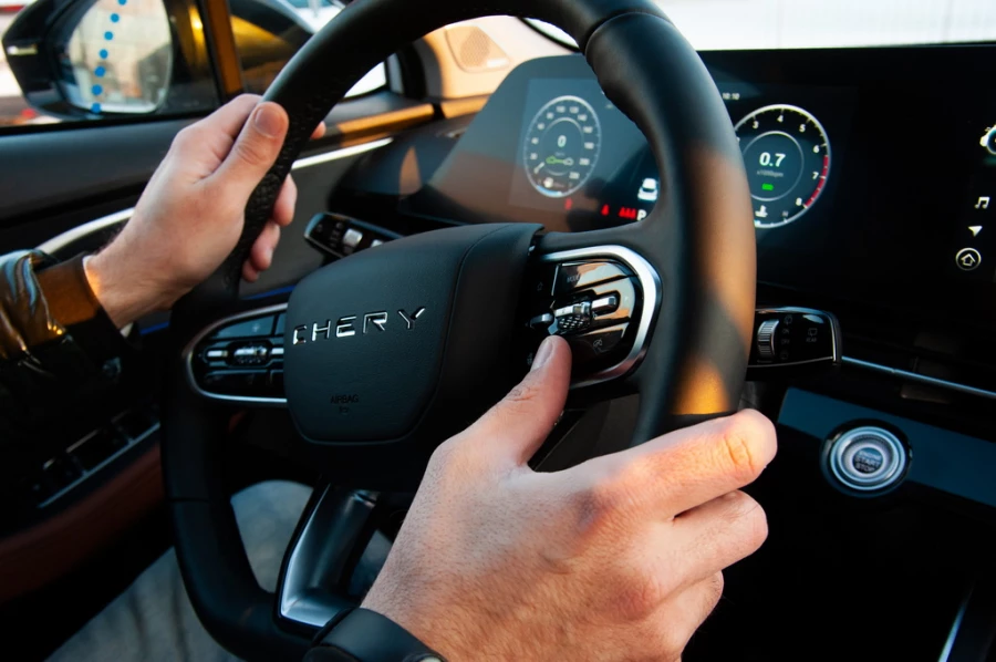 Интерьер кроссовера OMODA C 5.
