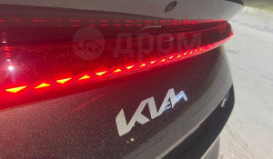Статусную Kia K8 серебристо-черного цвета продают за 4 млн рублей в Барнауле.