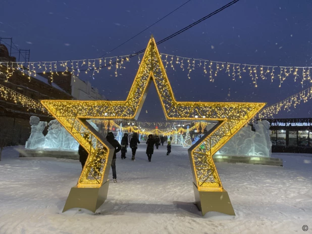 Новогодний городок на ул. Мало-Тобольская