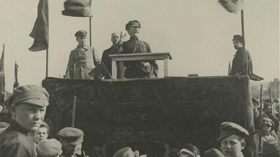 Всесоюзный староста Михаил Калинин на митинге в Петрозаводске, 1922 год.