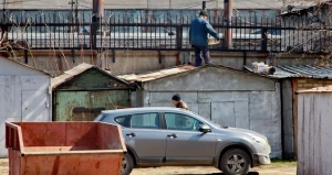 Гаражи.