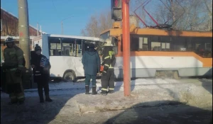 ДТП с автобусом и трамваем в Барнауле.