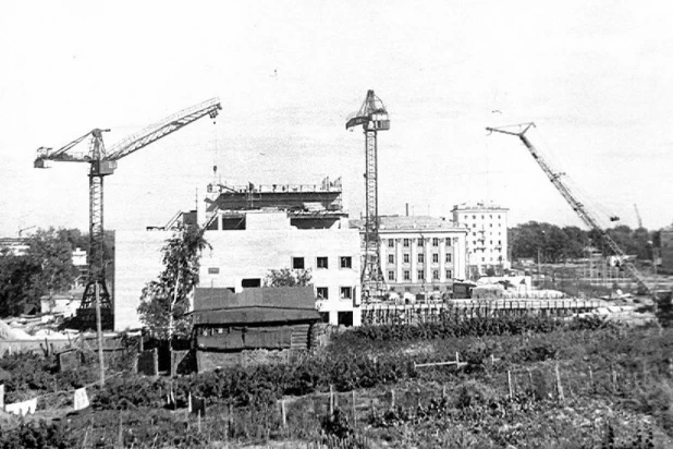 Строительство Алтайского театра драмы им. В. М. Шукшина, фото 1970 годов.