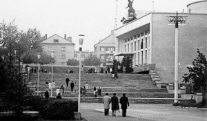 Алтайский краевой драматический театр им. В. М. Шукшина, построен в 1973 году.