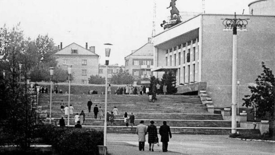 Алтайский краевой драматический театр им. В. М. Шукшина, построен в 1973 году.