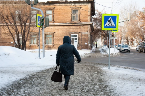 Снежные горы Хеопса, смертоносные сосульки и бесплатные катки в Барнауле. 