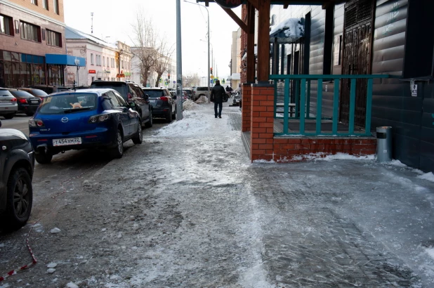 Снежные горы Хеопса, смертоносные сосульки и бесплатные катки в Барнауле. 