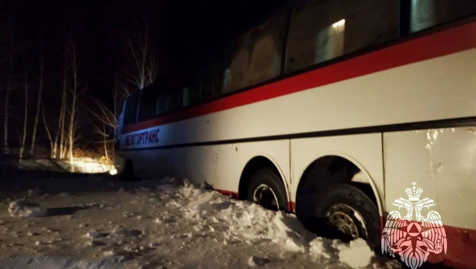 Автобус съехал в кювет на трассе К-22.