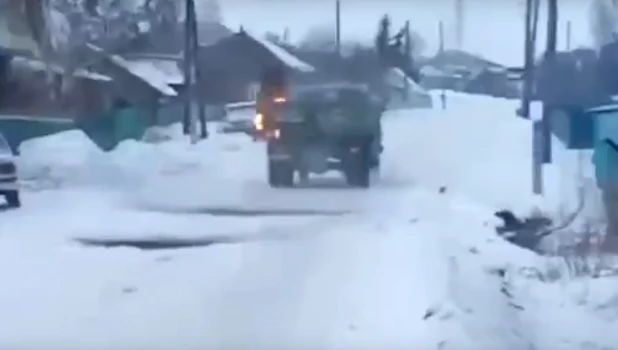 В алтайском селе загорелся автомобиль, посыпающий дороги шлаком