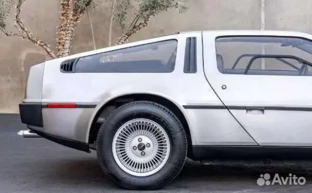 DeLorean DMC-12 1981 года выпуска за 8,5 млн рублей