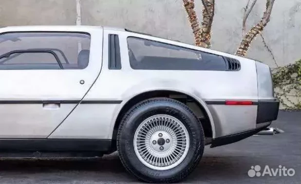 DeLorean DMC-12 1981 года выпуска за 8,5 млн рублей