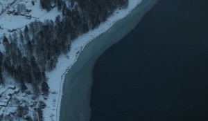 Ледяной прибой на Телецком озере.