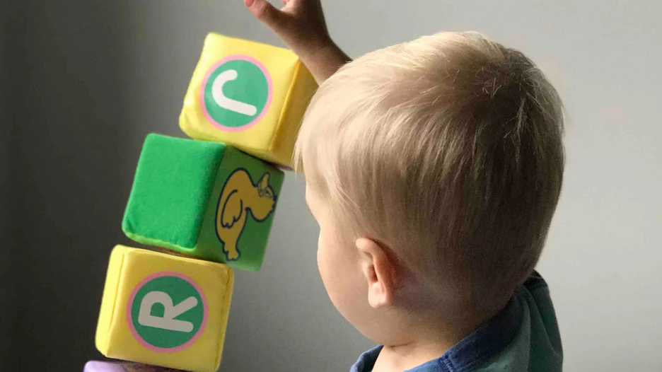 Ребенок, дети, ребенок играет.