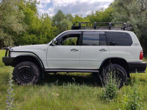  Toyota Land Cruiser 1998 года выпуска за 2,3 млн рублей 