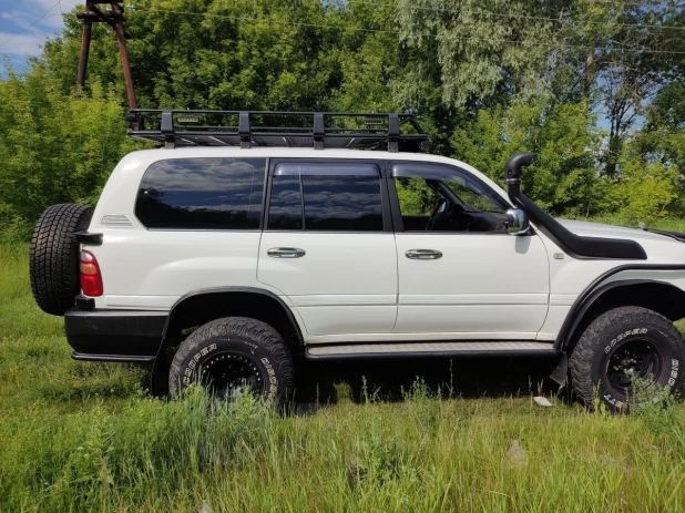  Toyota Land Cruiser 1998 года выпуска за 2,3 млн рублей 