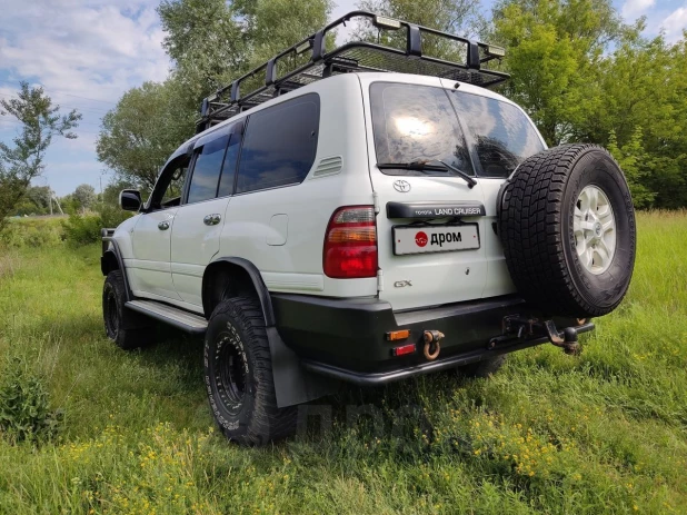  Toyota Land Cruiser 1998 года выпуска за 2,3 млн рублей 