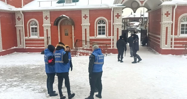 Литургия в храме при Знаменском женском монастыре. 