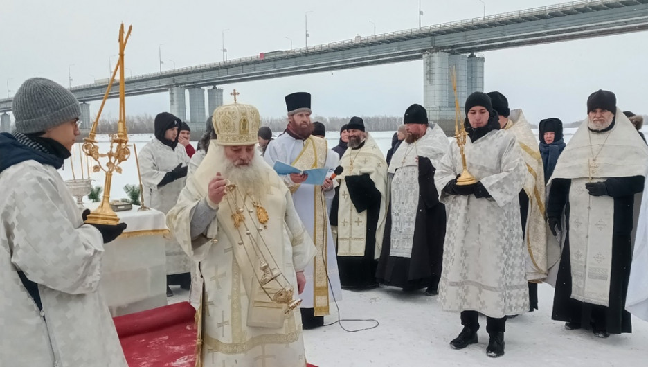 Как православные барнаульцы отмечают Крещение Господне 2023: прямая трансляция