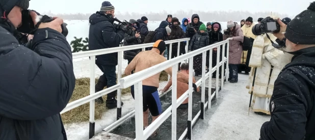 Барнаульцы окунулись в купель.