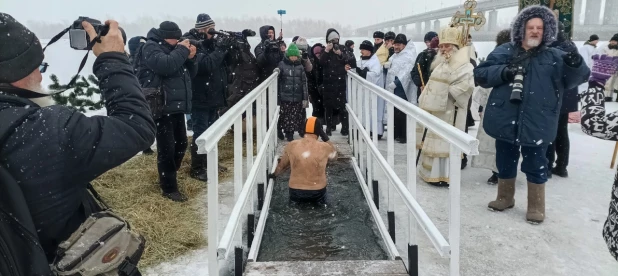 Барнаульцы окунулись в купель.