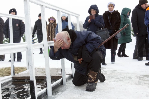 Купание барнаульцев на Крещение 19.01.2023.