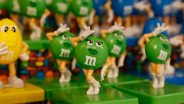 M&M's, шоколадные конфеты, сладости.