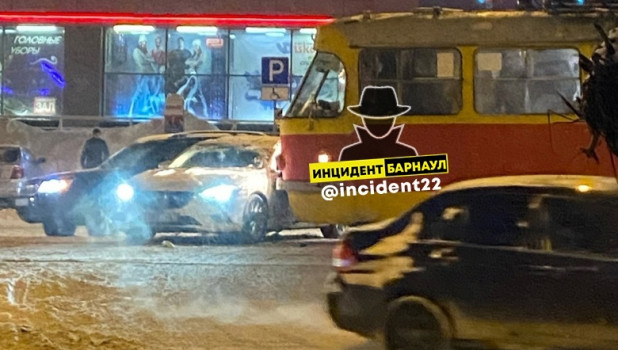 ДТП с трамваем в Барнауле 24.01.2023.