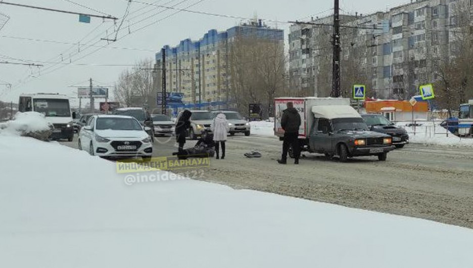 Стали известны подробности аварии на улице Малахова, в котором сбили женщину