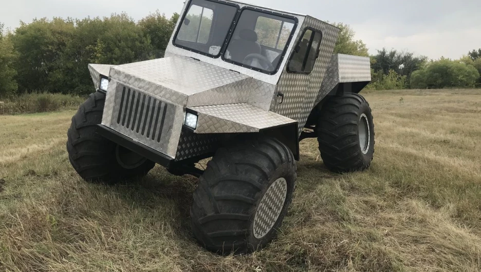 Самособранный вездеход-болотоход.