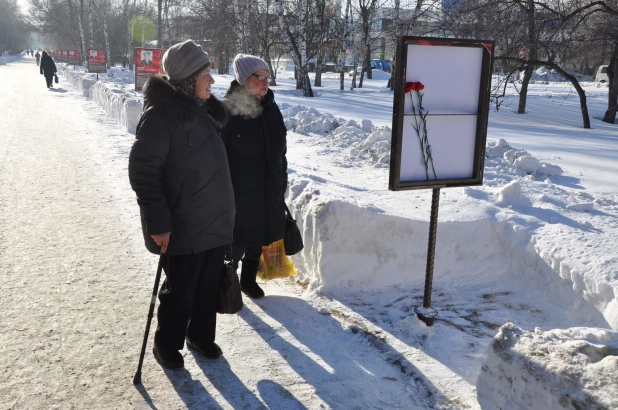 Сотрудники Фонда В.А. Шаманова «Защитники Отечества» восстановили  планшеты воинов-десантников на Аллее 6-й роты в Барнауле.
