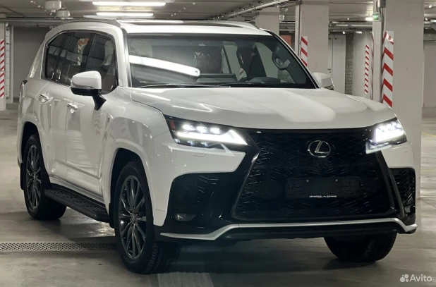 Lexus LX.