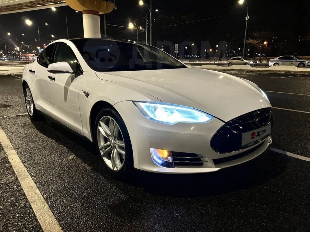 Tesla Model S 2013 года выпуска за 3,1 млн рублей