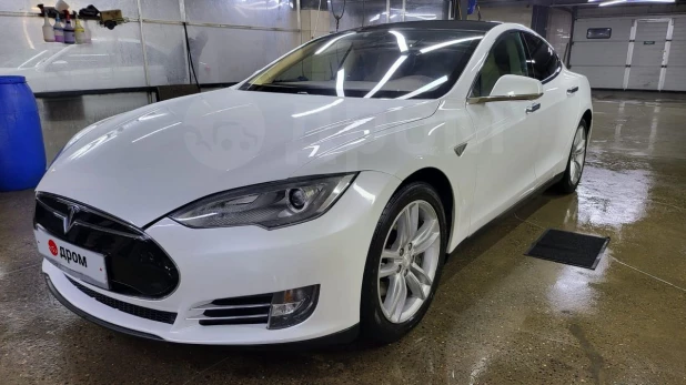 Tesla Model S 2013 года выпуска за 3,1 млн рублей