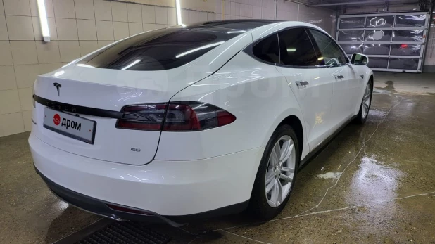 Tesla Model S 2013 года выпуска за 3,1 млн рублей