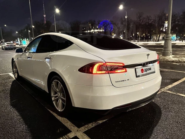 Tesla Model S 2013 года выпуска за 3,1 млн рублей