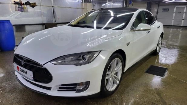 Tesla Model S 2013 года выпуска за 3,1 млн рублей