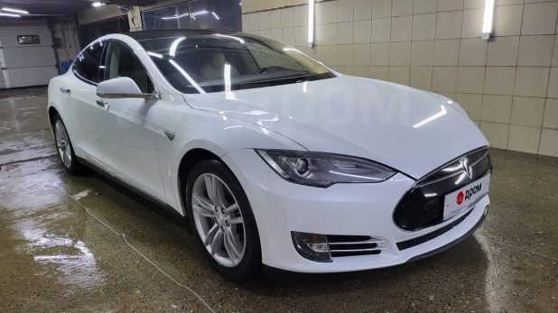 Tesla Model S 2013 года выпуска за 3,1 млн рублей