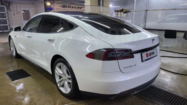 Tesla Model S 2013 года выпуска за 3,1 млн рублей