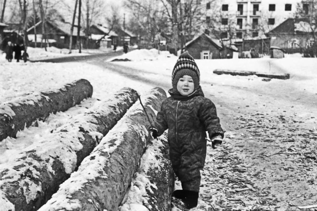 Ребенок в Барнауле, дата фото неизвестна.