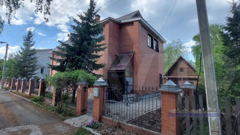 Шикарный коттедж в живописном месте продают за 12,5 млн рублей в Барнауле