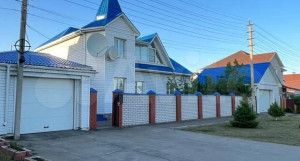 Сказочный теремок с голубой крышей продают за 14,9 млн рублей в Барнауле