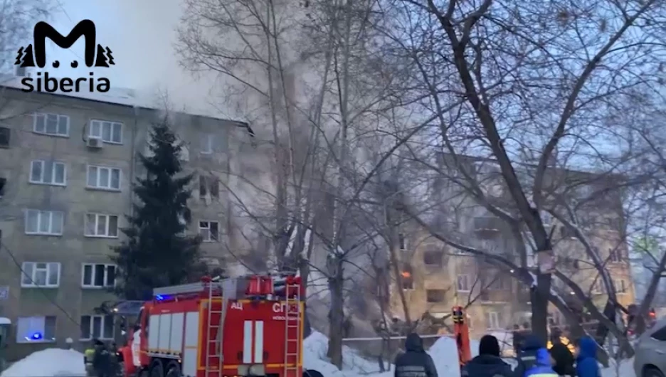 Жильцам дома в Новосибирске мошенники накануне взрыва установили шланг для воды вместо газового