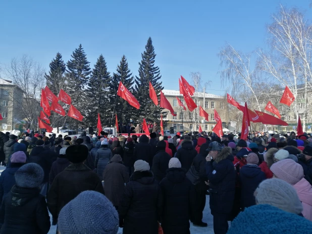 Митинг коммунистов против роста тарифов ЖКХ.