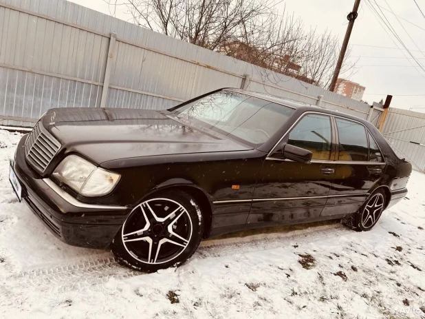 Mercedes-Benz S-класс 1992 года выпуска за 500 тыс. рублей